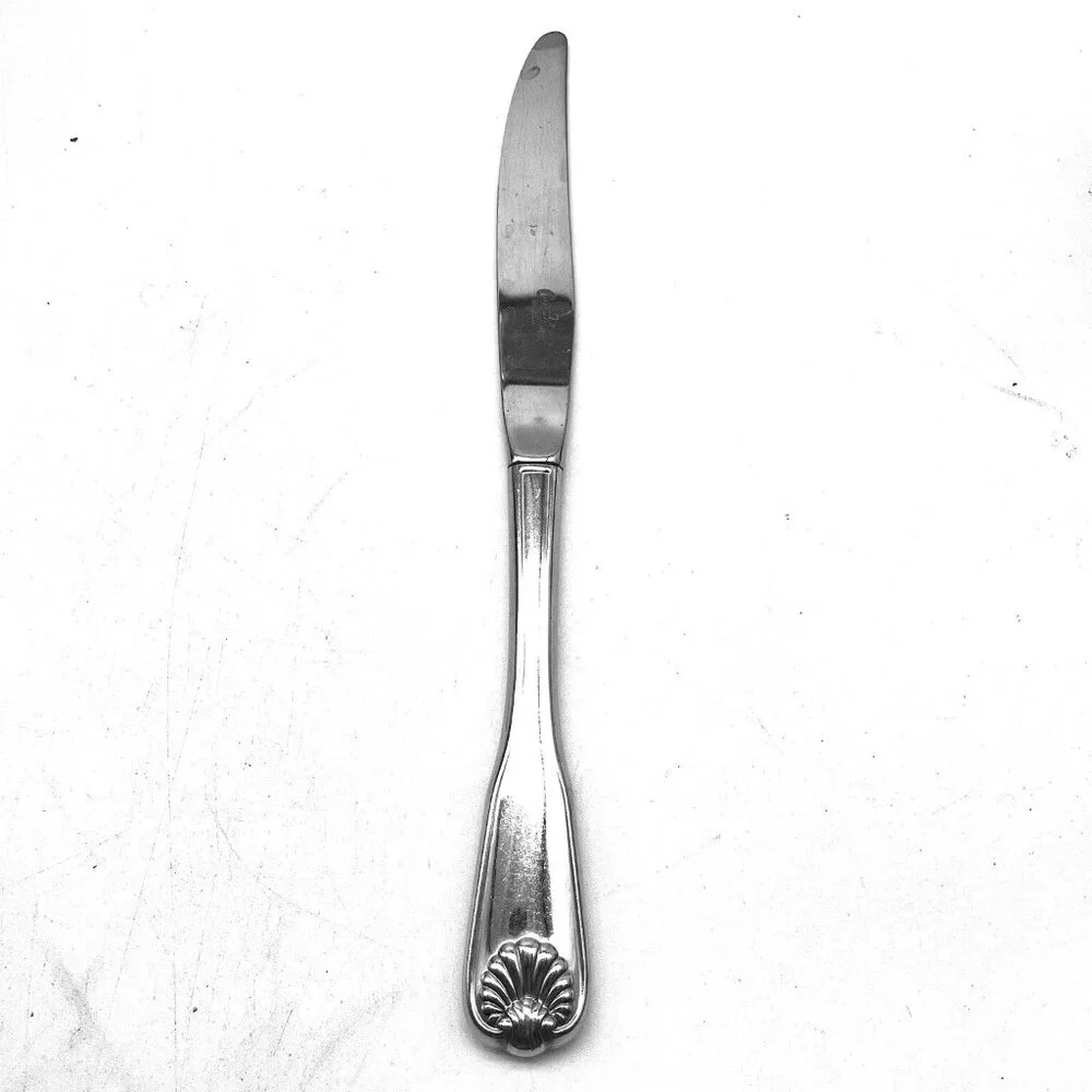 Oneida Stainless Deluxe Dinner Knife Tudor Shell Pattern